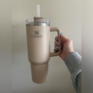 Tan Driftwood Stanley Adventure Quencher Travel Tumbler Straw Cup 40oz